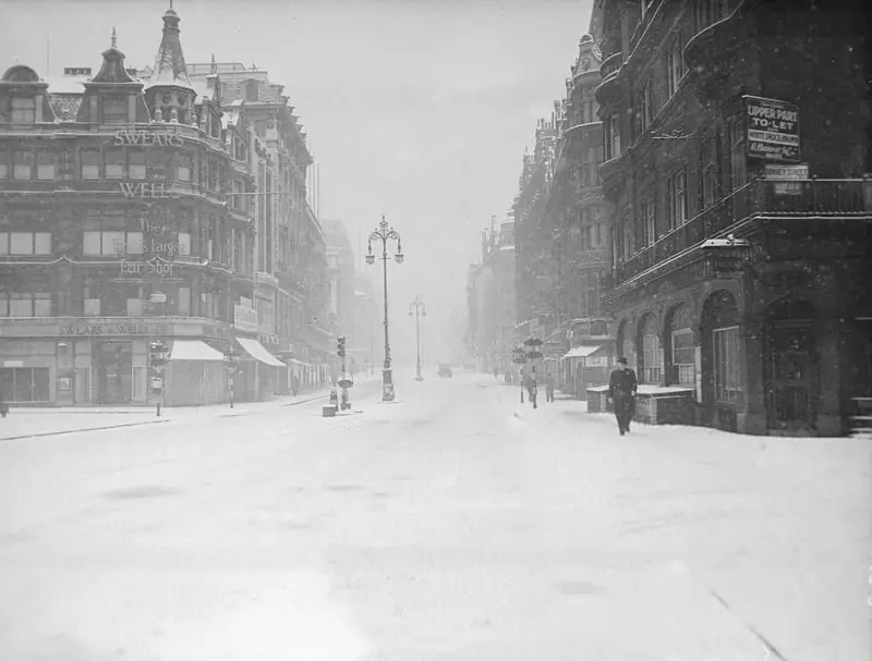 Snow in Oxford Street