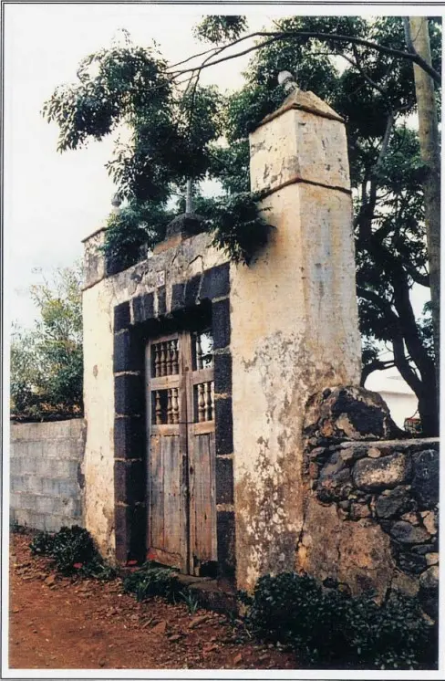 Portón de  El Llanito