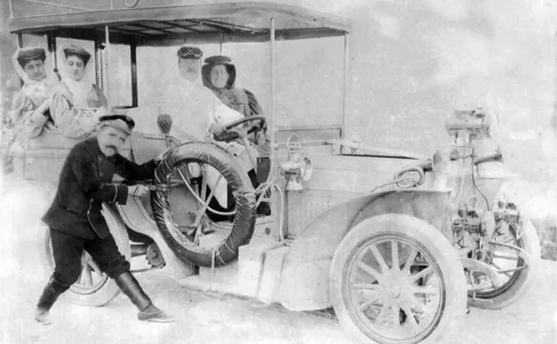 PRIMEROS COCHES MATRICULADOS EN LA PROVINCIA