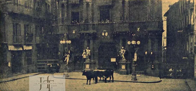 Ayuntamiento durante la celebración del primer encierro de las fiestas.