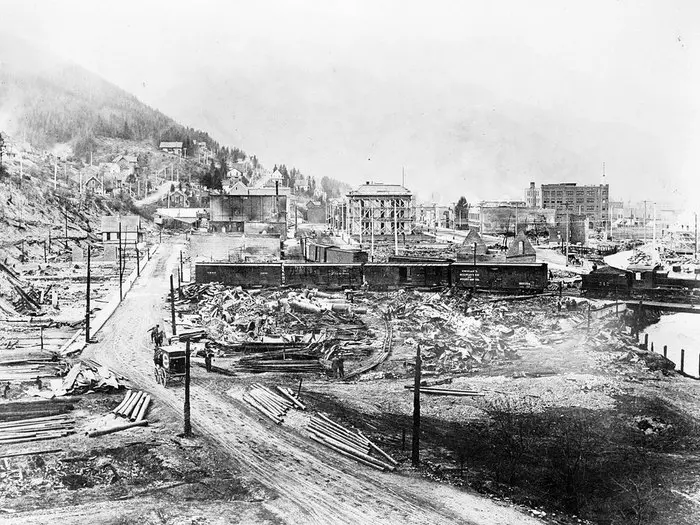This city  was almost completely destroyed by a forest fire.