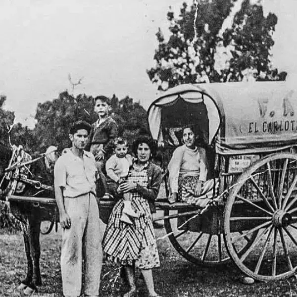 Familia con su carro