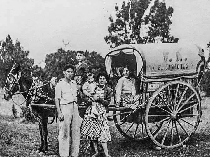 Familia con su carro
