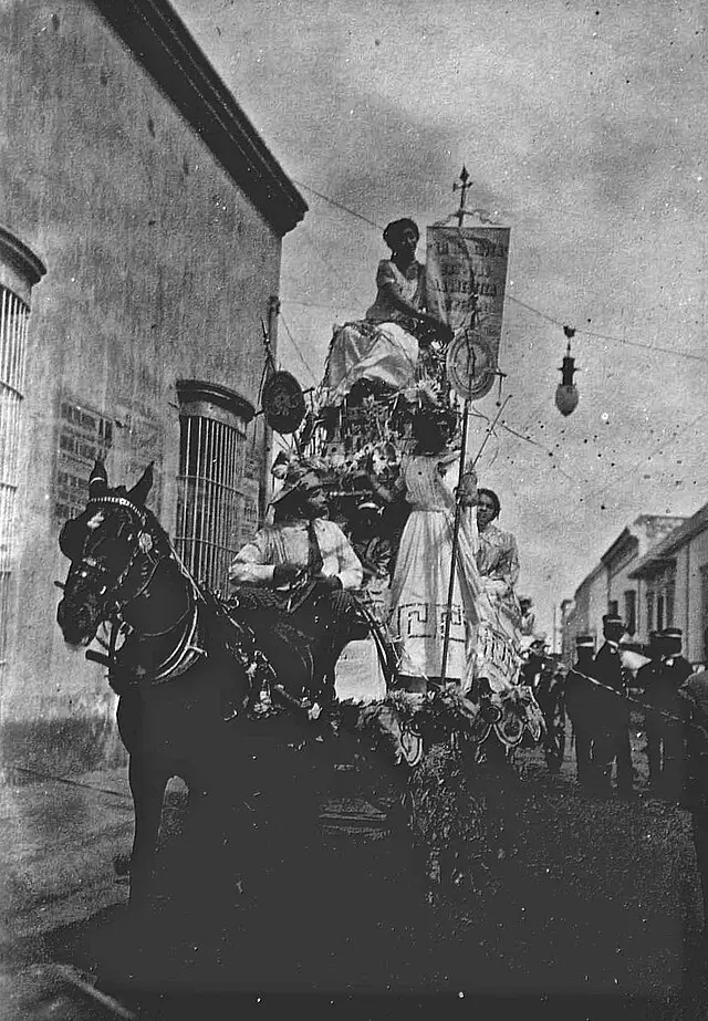 Carro alegórico de “La Mestiza”