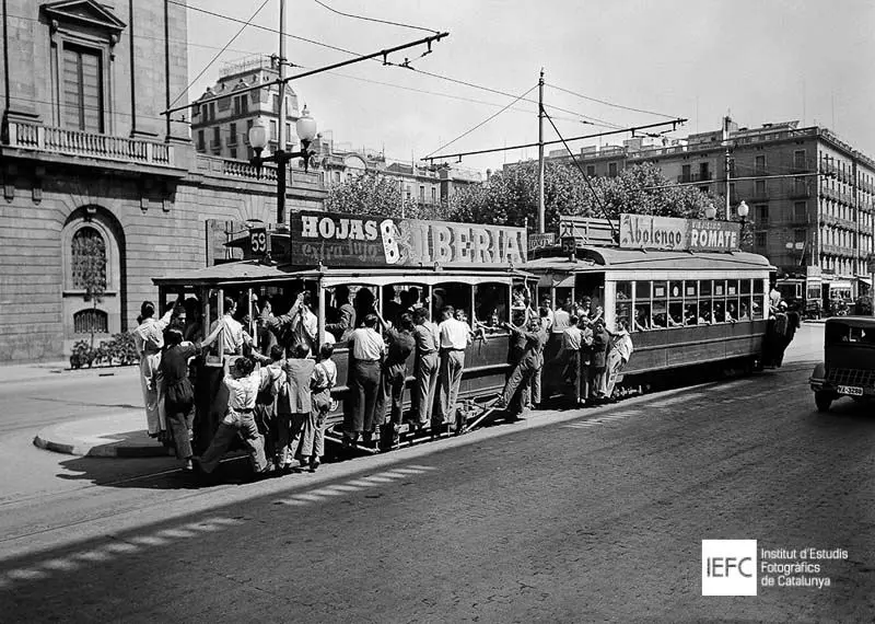 ranvía circulando por el Paseo de Isabel II