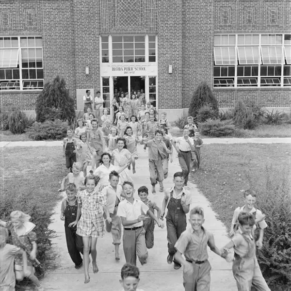Kids leaving school 