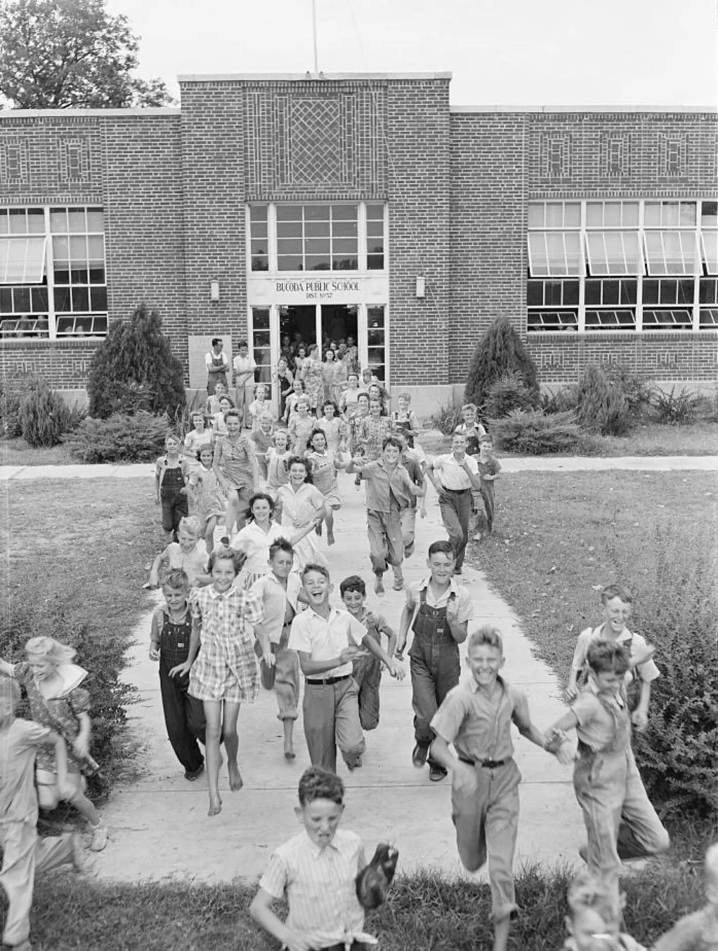 Kids leaving school 