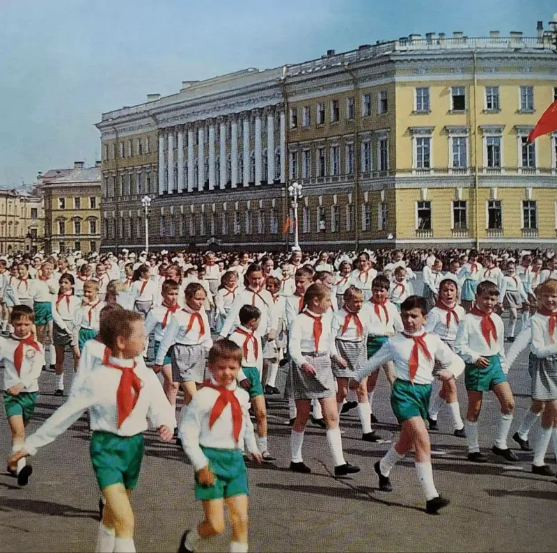 Palace Square in Leningrad (in 1975)