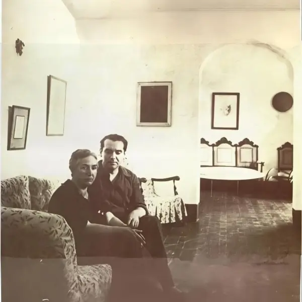 Federico García Lorca junto a su madre,
