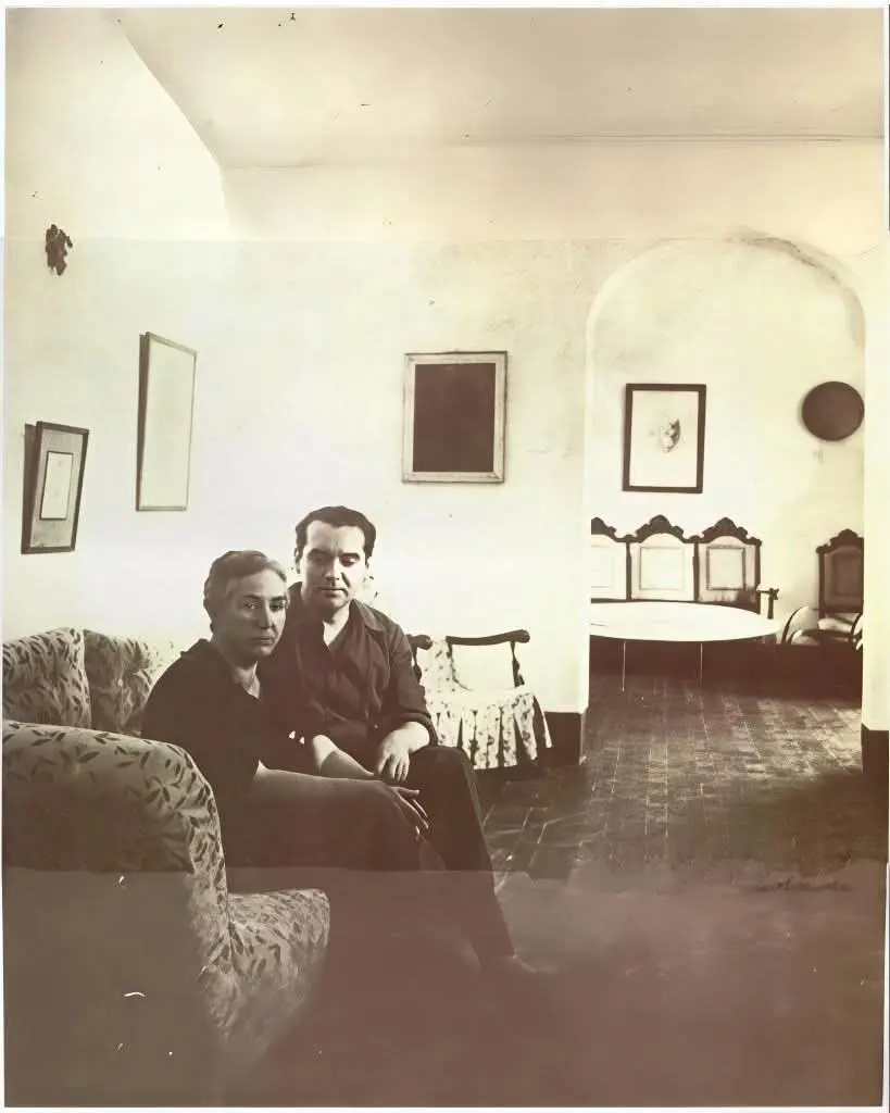 Federico García Lorca junto a su madre,