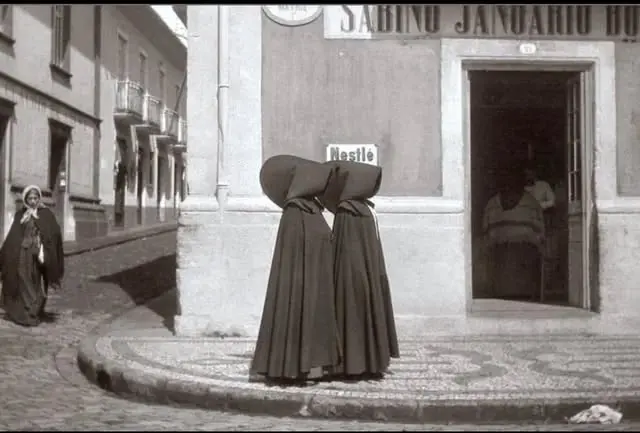 The capote and capelo 