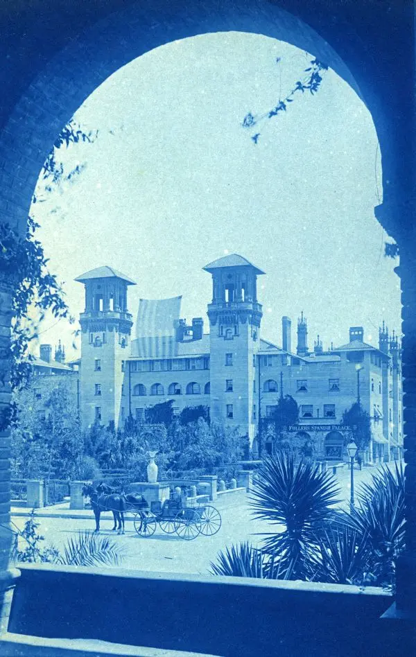 Alcazar Hotel