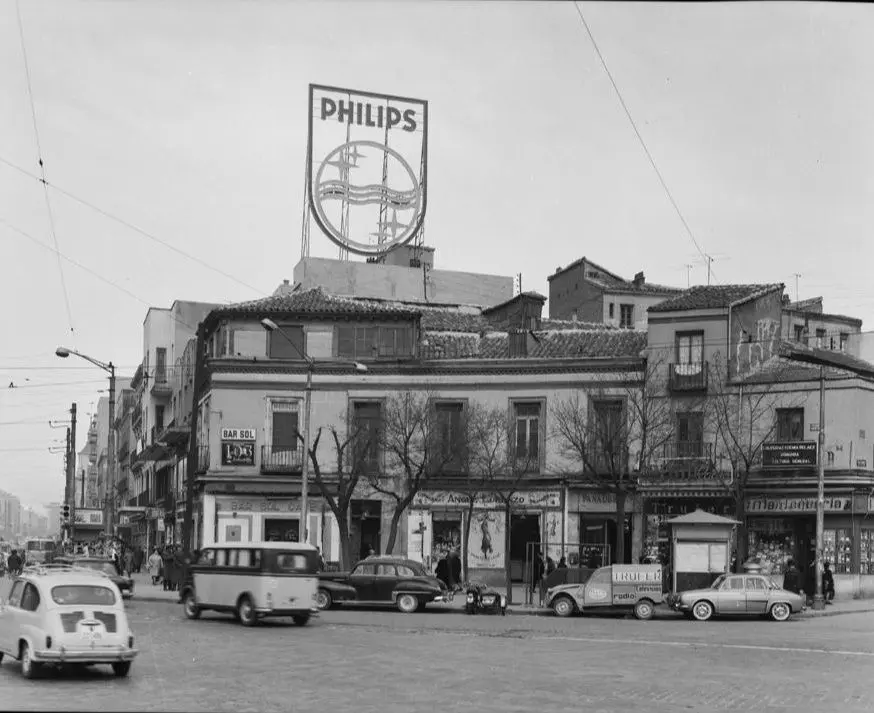 Entre el Bar Sol y la Mantequería
