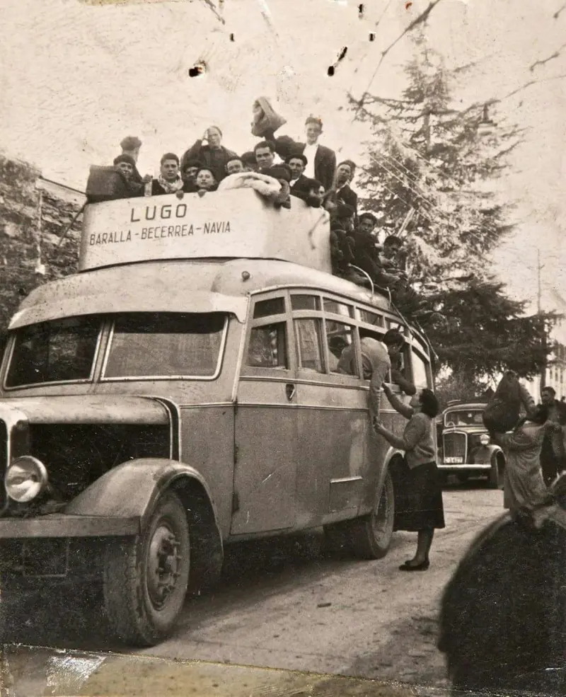 Coche de línea Lugo-Becerreá, años 50-60