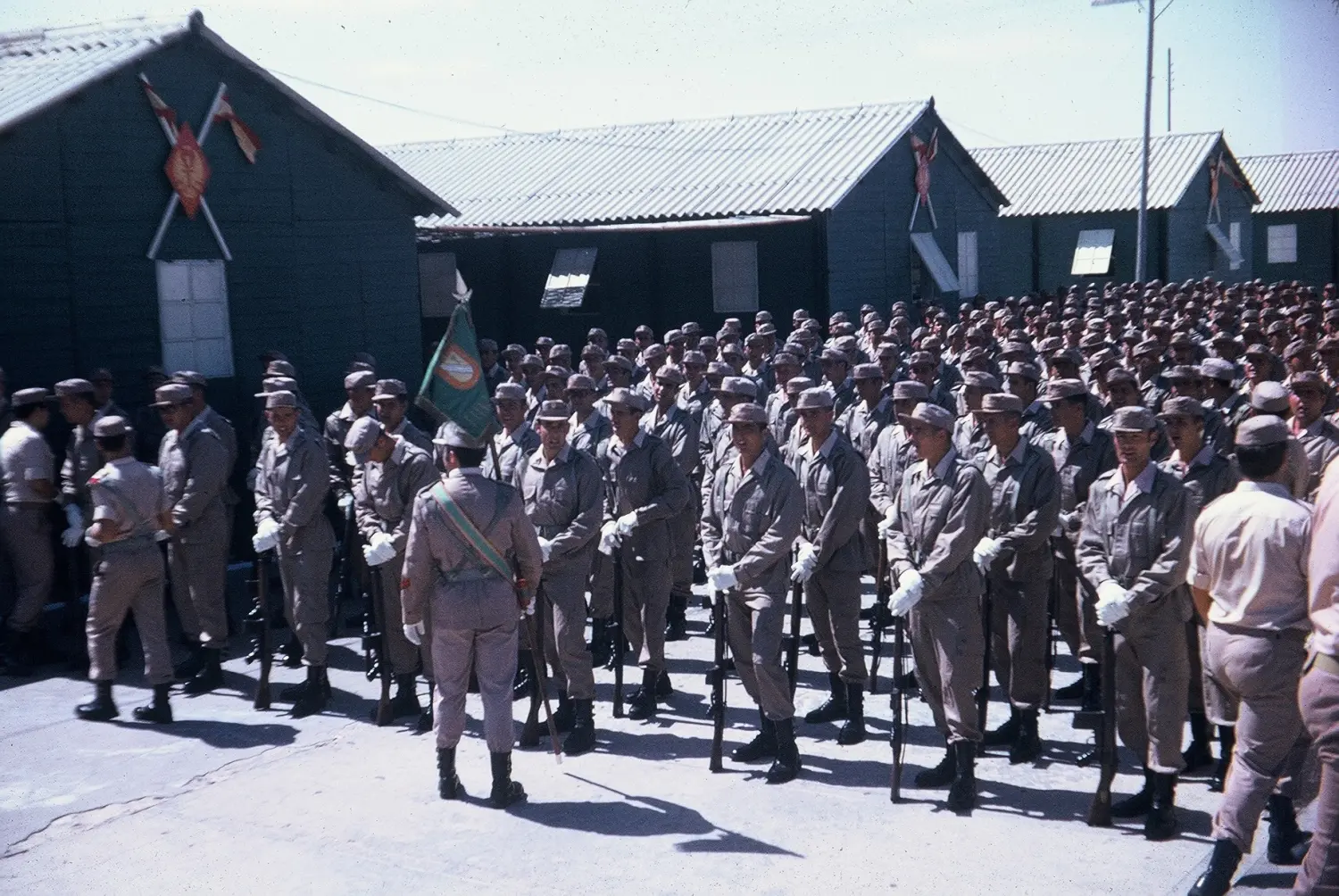Praparando para el desfile de juar de Bandera 1973