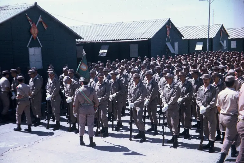 Praparando para el desfile de juar de Bandera 1973