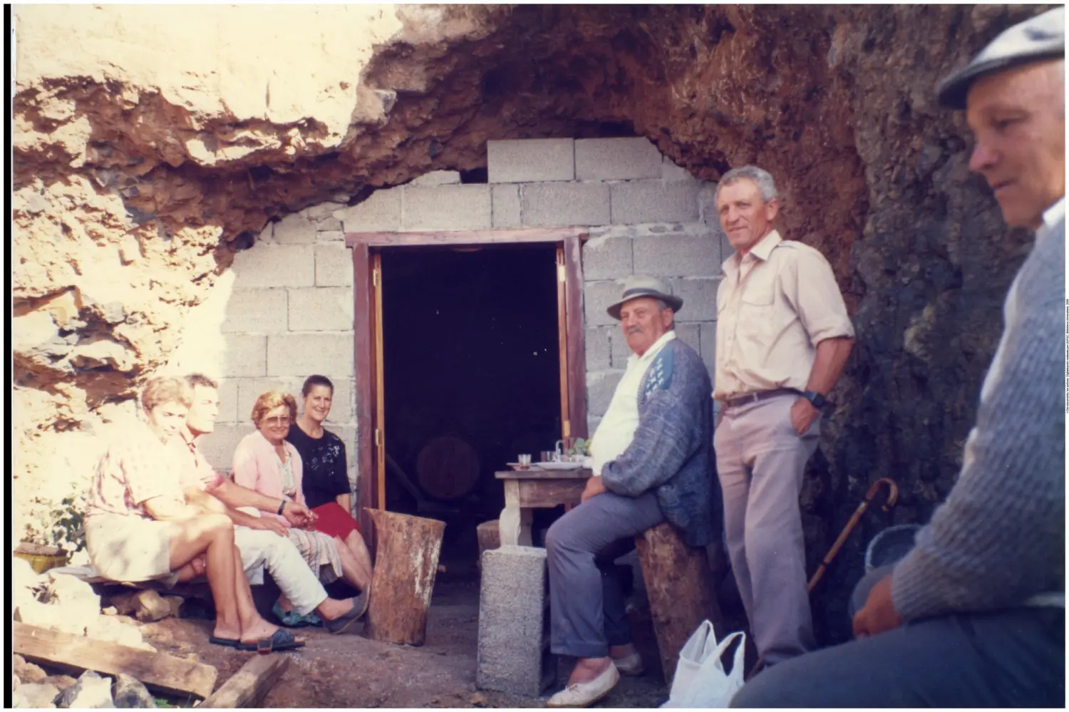 Lina Pérez con su marido y amigos - romances, 1993