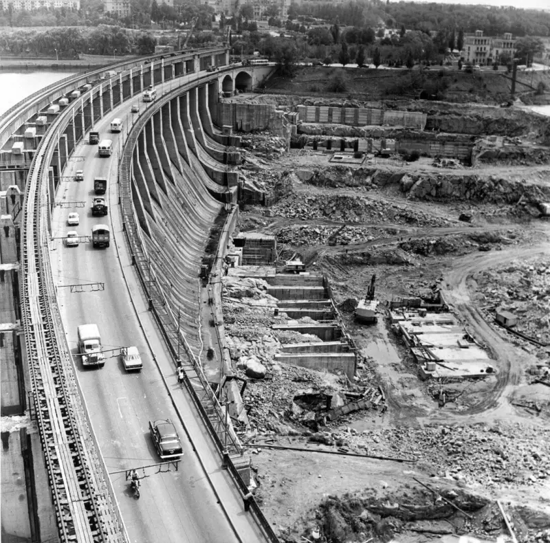 The construction pit of DneproGES-2. 