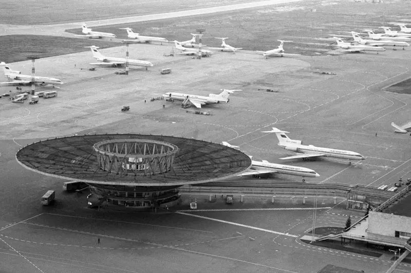 Tu-104 lands at Sheremetyevo Airfield marking its birthday