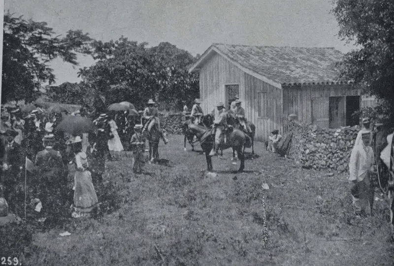 Grupo de docentes y otras personalidades