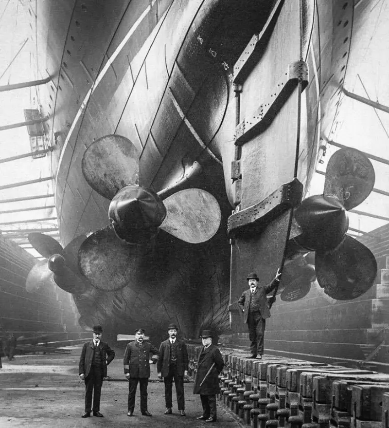 Mauritania's Chief Engineer and Other Gentlemen