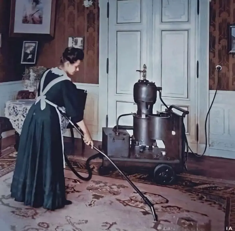 First Vacuum Cleaner by Siemens