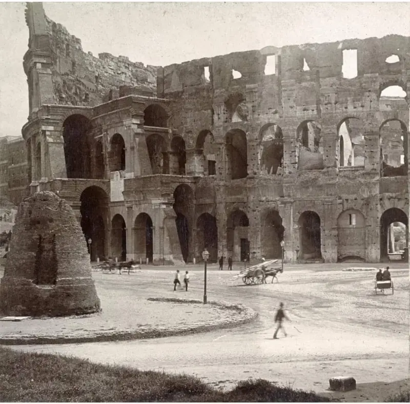 Vista inusual del Coliseo