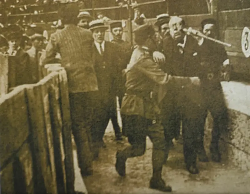 Banderilla en la cara.