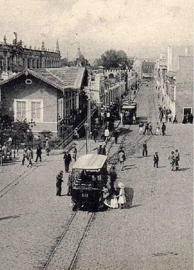 Calle San Fernando con los tranvías