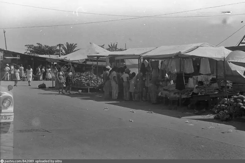 Mercado en Avenida Colegio Militar