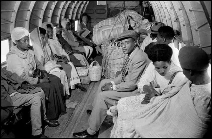 ቀናት_የ100_አመት_ፎቶዎች, Airplane travel