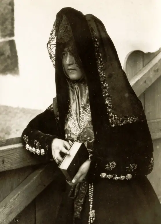 Candelaria con traje tradicional.