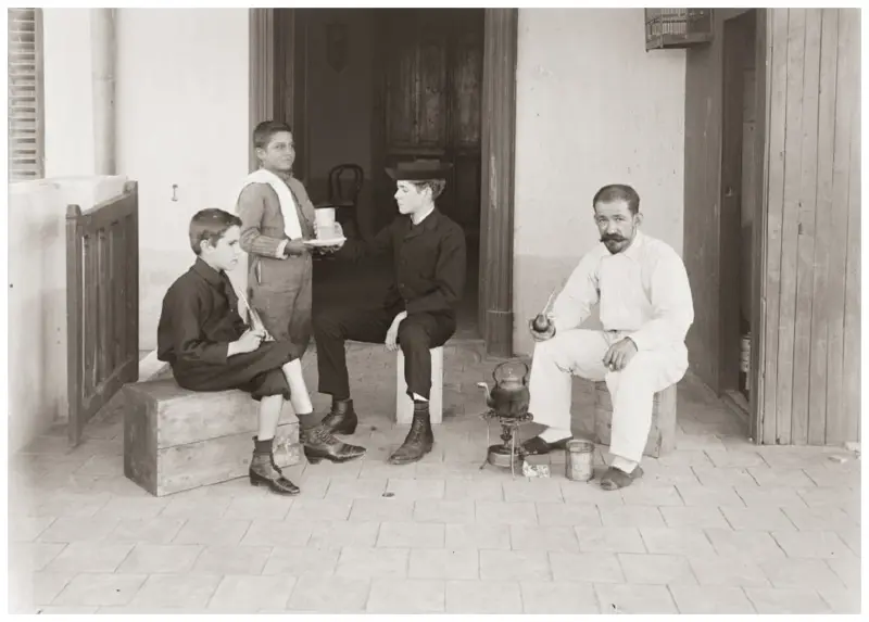 Cirilo Amancay Pinto y tres niños