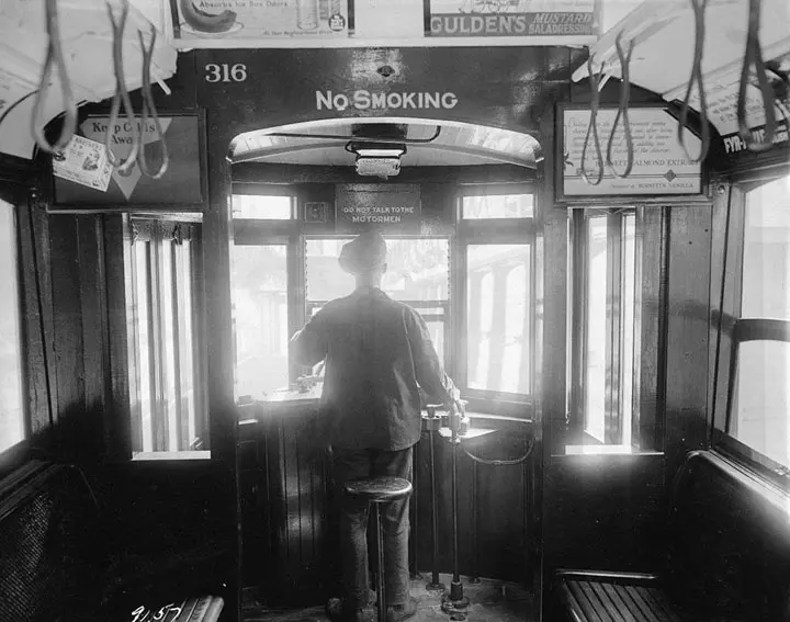 trolley cars near Williamsburg Bridge