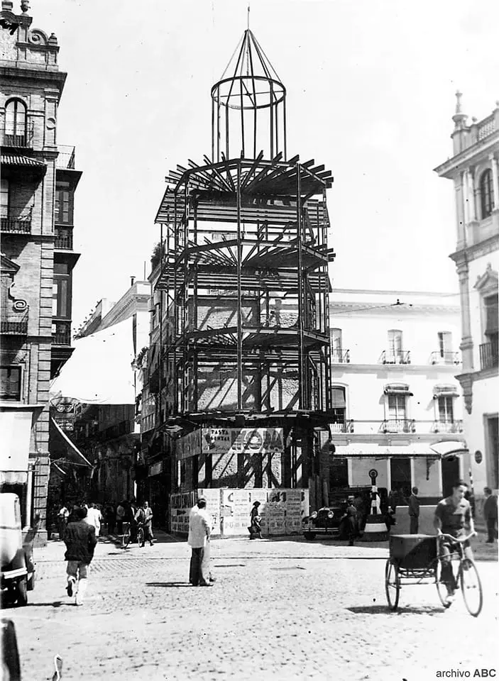 Estructura de hierro de la calle Sierpes