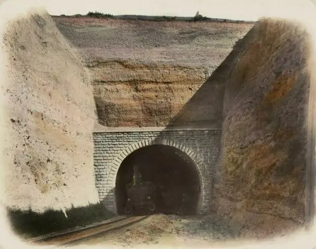 Construction of Tunnel No. 4