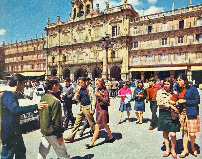 El paseo en la Plaza Mayor