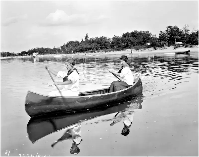 Agnes and Elsie canoeing