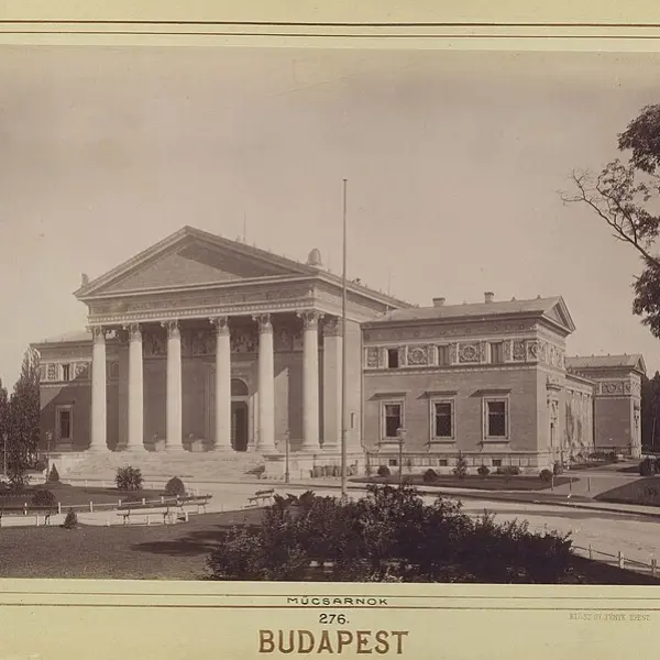 Műcsarnok a későbbi Hősök terén.