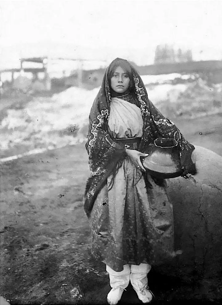 Mujer con traje típico