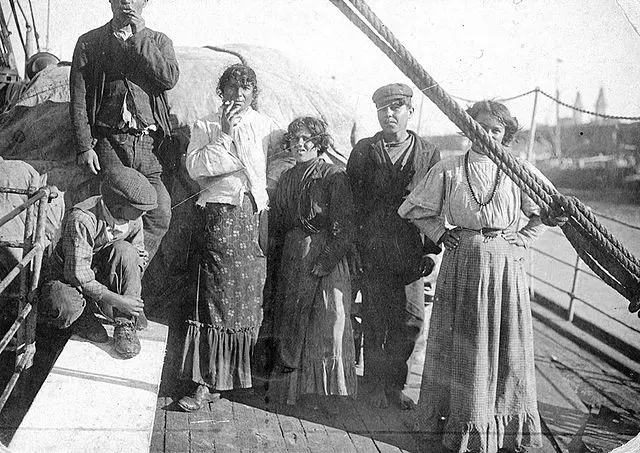 Familia gitana en el puerto de Buenos Aires
