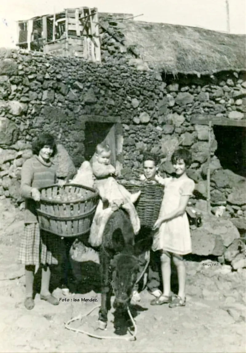 Dña Alcira y sus hijos