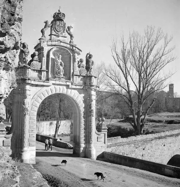 Arco de la Fuencisla.