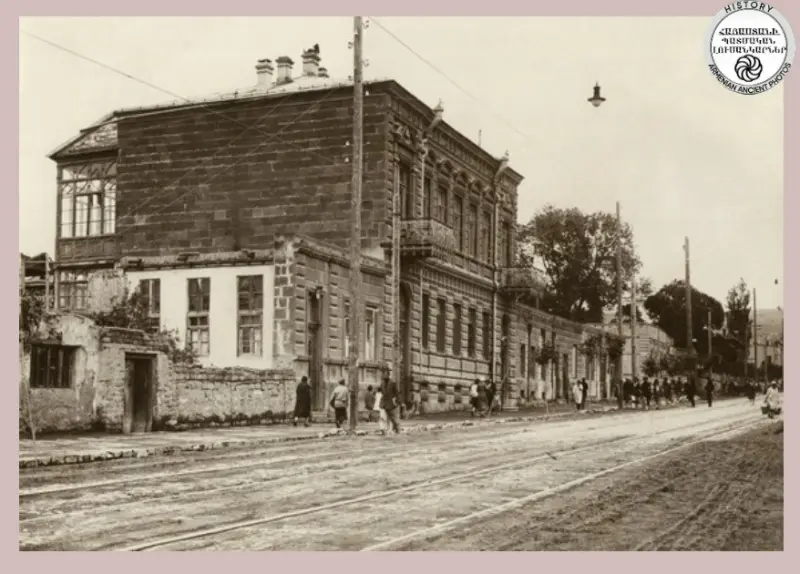 Building of the Revolutionary Committee (Hegommi)