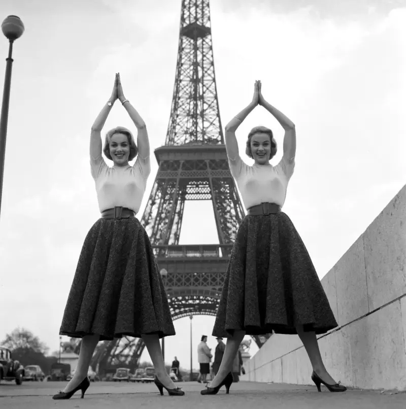 Alice and Ellen Kessler near the Eiffel Tower