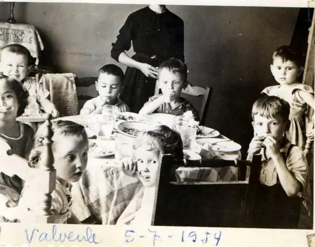 NIÑOS CELEBRANDO CUMPLEAÑOS