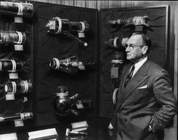 Vladimir Zvorykin at the Anniversary Exhibition of His Instruments