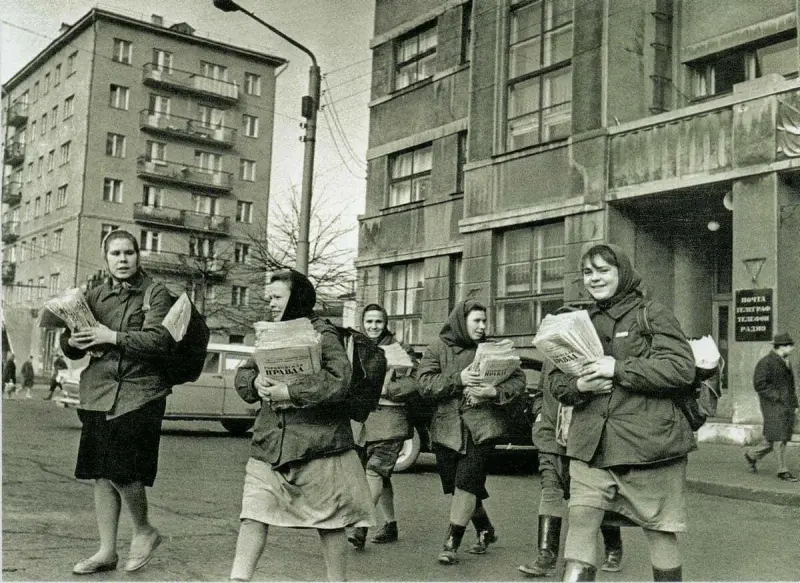 Postmen at the Communications House