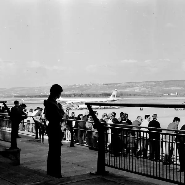 VIENDO LOS AVIONES