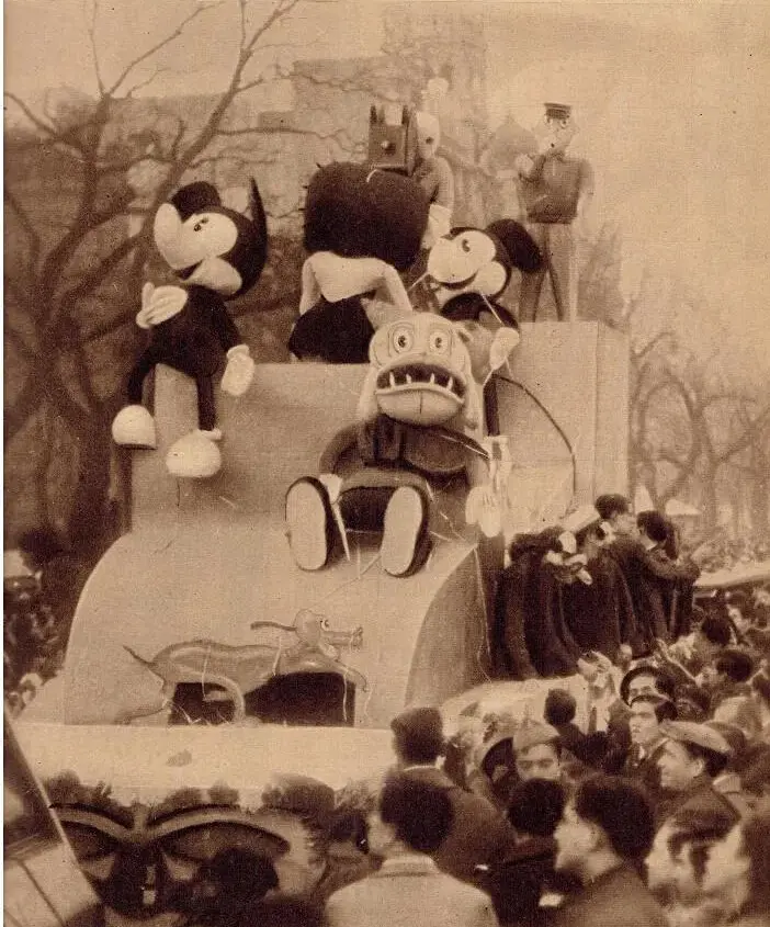 CARNAVAL:  CARROZA DE MICKEY MOUSE